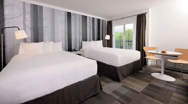 Coast, Superior, 2 Queen Beds, Patio، Coast Canmore Hotel Conference Centre 3/6