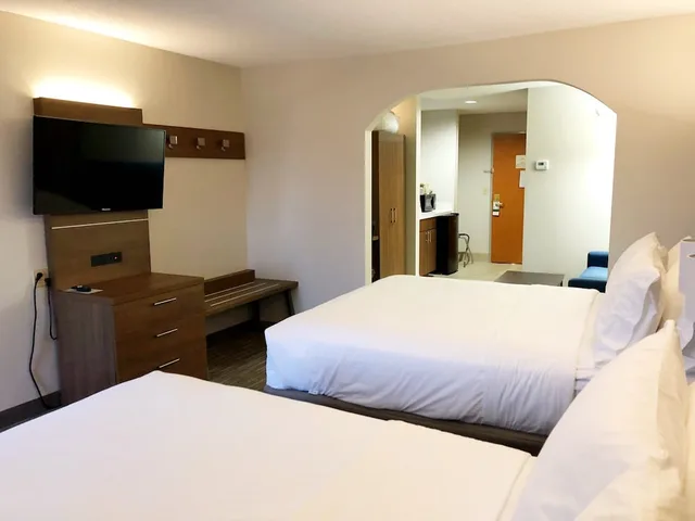 جناح بسريرين كوين مع أريكة، Holiday Inn Express and Suites Harrison an IHG Hotel 2/2