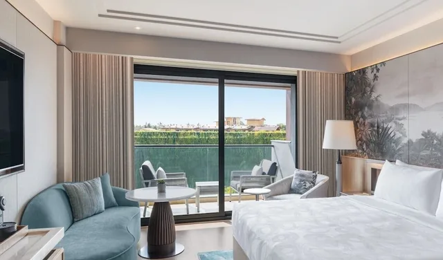 غرفة فاخرة بسرير كينج بإطلالة على الفناء بشرفة، JW Marriott Goa Vagator 4/8