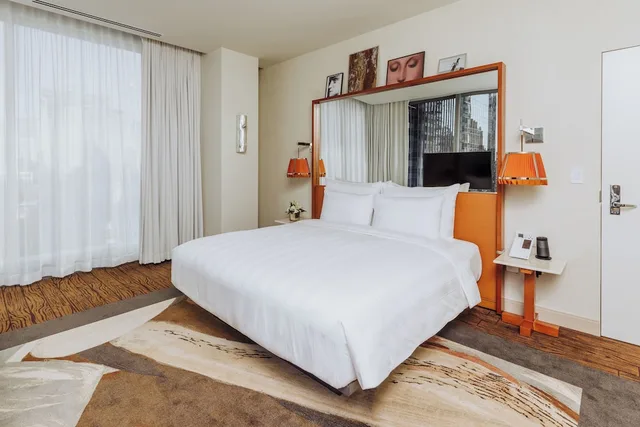 Junior Suite, King Bed, Bay View، Lotte Hotel Seattle 1/5