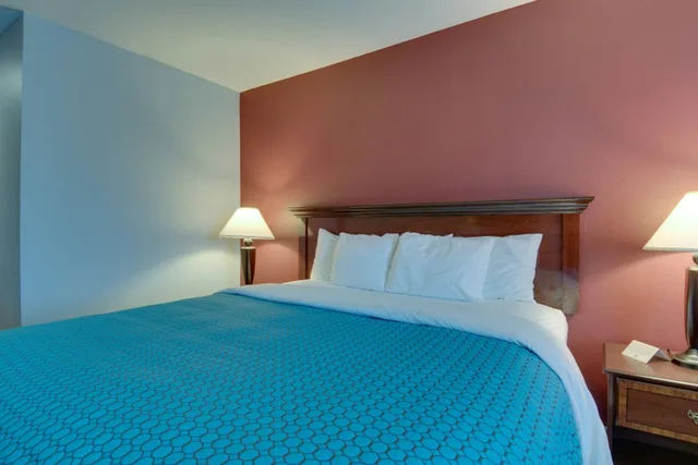 غرفة بسرير كينج، Americas Best Value Inn Hayward 3/5
