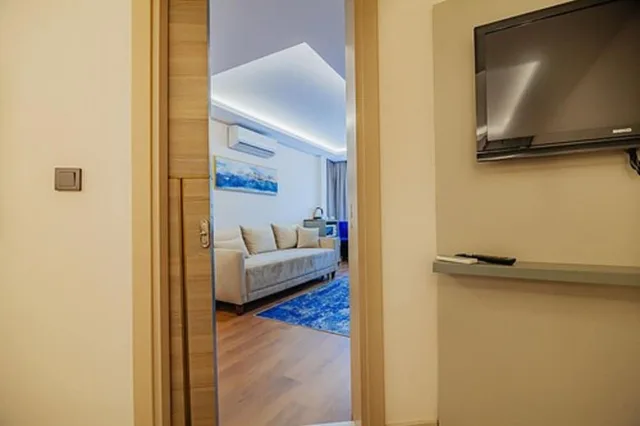 شقة تقليدية بسرير كينج مع أريكة، Comfort Beige Hotel 8/8