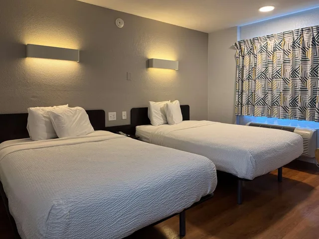 غرفة رباعية، Motel6 Simi Valley, CA 5/7