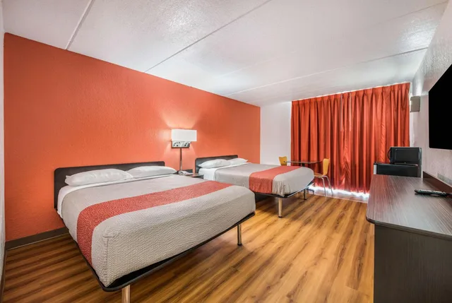 غرفة بسريرين كوين لغير المدخنين، Motel6 Henderson, TX 2/6