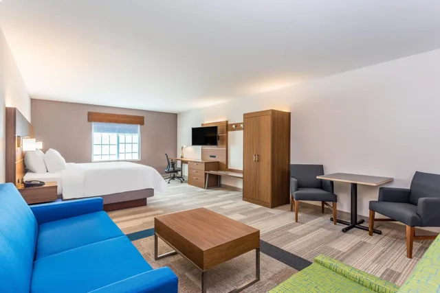 غرفة تنفيذية بسرير كينج، Holiday Inn Express Hotel And Suites Eau Claire North 1/4
