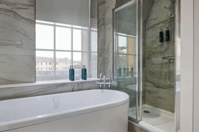 1 Bedroom, Suite, Castle View، Doubletree By Hilton Edinburgh City Centre 5/5
