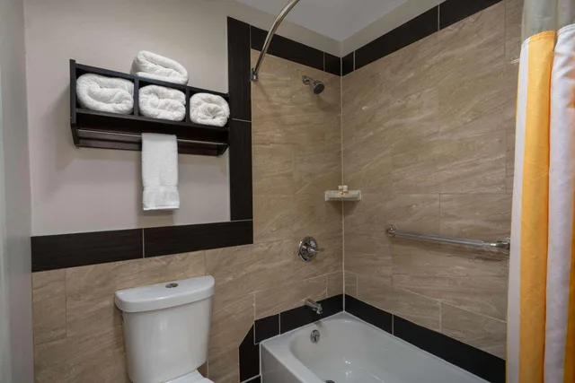 جناح بسريرين كوين بمطبخ صغير، La Quinta Inn Fort Collins 2/4