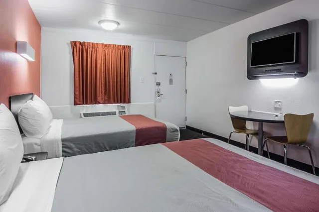 Room, 2 Double Beds, Motel6 Glassboro - Rowan University 1/7
