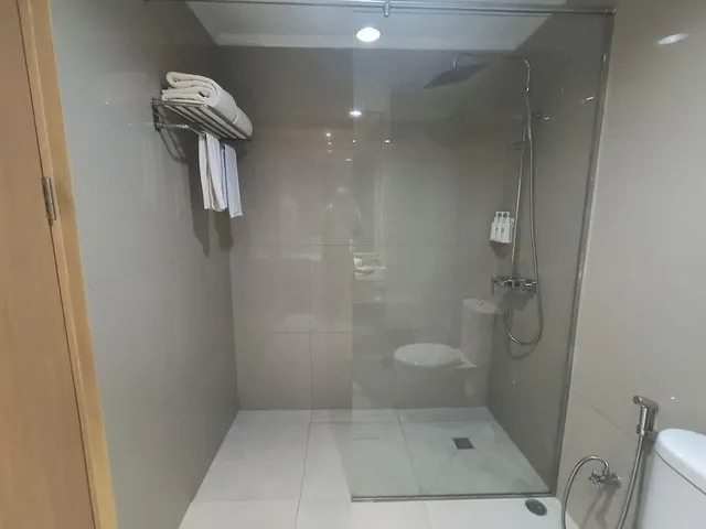 Junior Suite, King Bed, Queen Bed, Pool Access، SWISS-BELHOTEL MANOKWARI 6/6