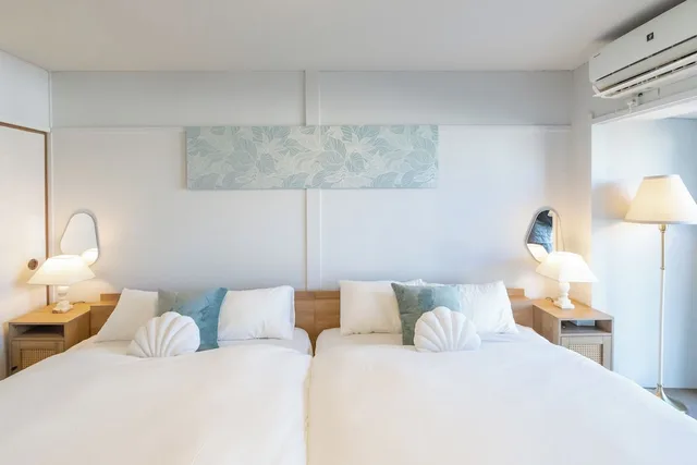 Luxury, Villa, King Bed, 4 Futon Beds, White Beach House 1/10