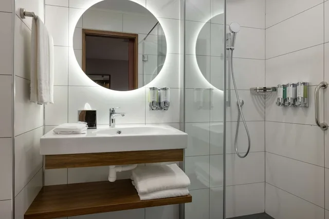 غرفة بسرير كوين لذوي الإعاقة، Hampton by Hilton Istanbul Arnavutkoy 5/8