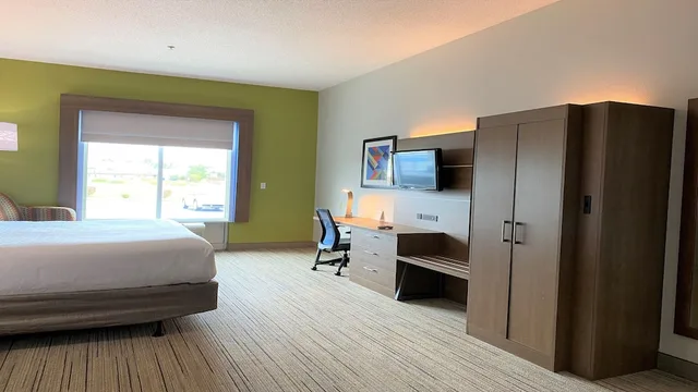 غرفة قياسية بسرير كينج، Holiday Inn Express Suites Somerset Central 4/10