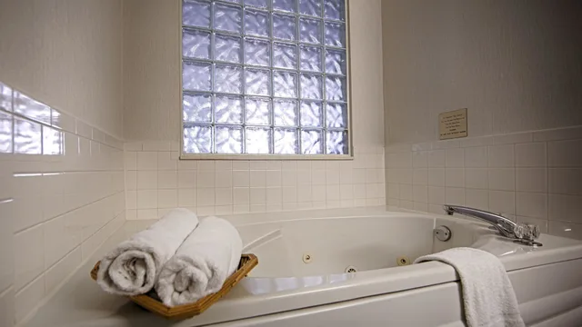 Standard, King Bed, Sofa, Jetted Tub, Best Western Executive Inn Mount Gilead 6/6