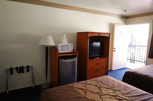 غرفة قياسية بسريرين كوين، Lambert Inn 5/6