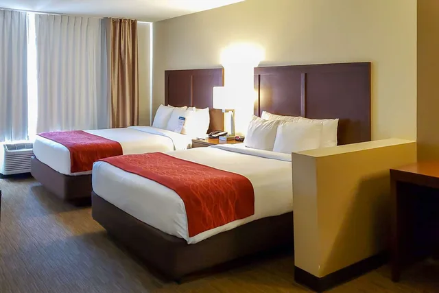 غرفة بسريرين كوين، Comfort Inn & Suites Tempe Phoenix Sky Harbor Airport 2/4
