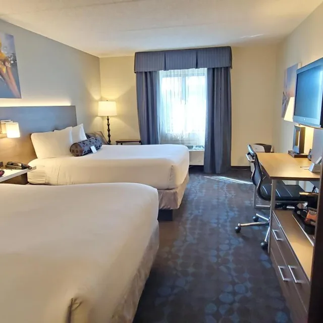 غرفة بسريرين مزدوجين بحوض جاكوزي، Best Western Plus Hollywood/Aventura 1/3