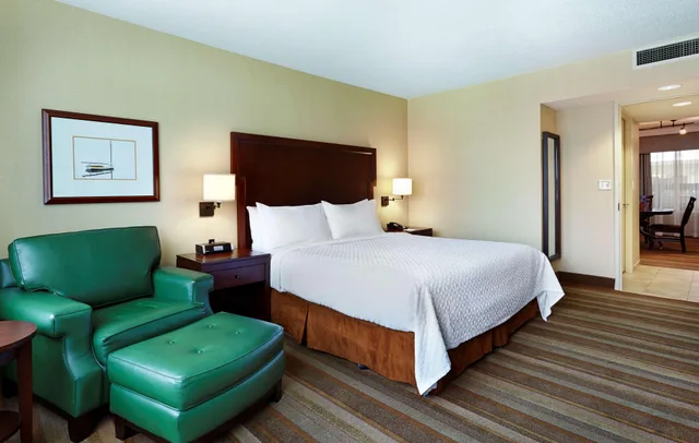 2 Bedrooms, Presidential, Suite, 1 King and 2 Double Beds, 2 Bathrooms، Embassy Suites By Hilton Parsippany 2/2