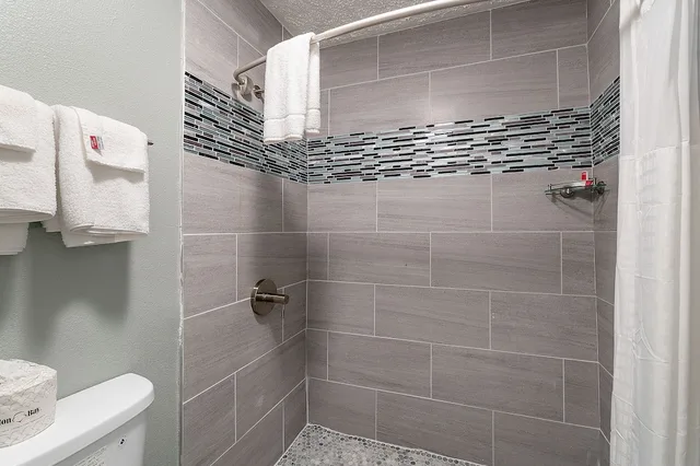 غرفة قياسية مفردة بسرير كوين، Gatlinburg Mountain Inn Gatlinburg TN 3/5