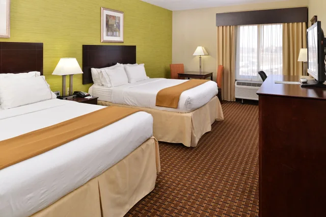 غرفة قياسية بسريرين كوين لذوي الإعاقة، Holiday Inn Express And Suites Indianapolis W Airport Area 1/3