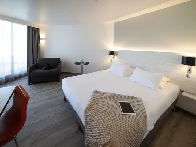 غرفة كلاسيكية بسرير مزدوج مع أريكة، Novotel La Grande Motte Golf 4/10