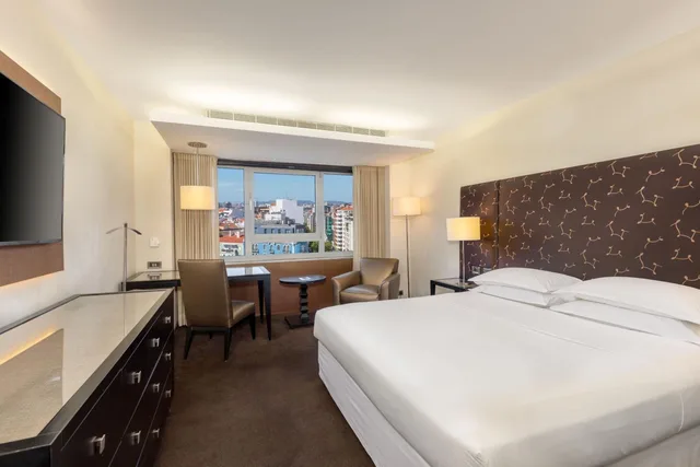 Guest Room, Deluxe, Queen Bed, Pool Access، SHERATON LISBOA HOTEL AND SPA 1/6