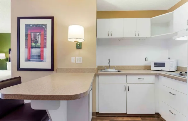 استوديو ديلوكس بسرير كينج مع أريكة، Extended Stay America Suites Houston Galleria Uptown 4/4