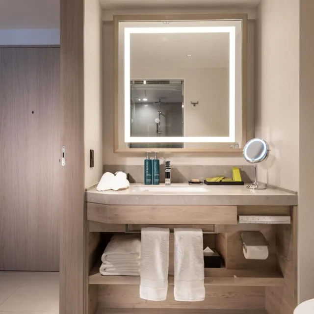 غرفة بسرير كينج، DoubleTree by Hilton Toyama 7/7