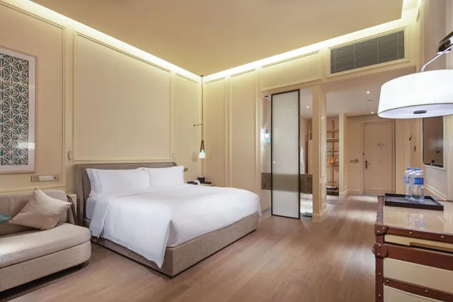 غرفة ديلوكس بسرير كينج، Hilton Dalian Golden Pebble Beach Resort 3/7