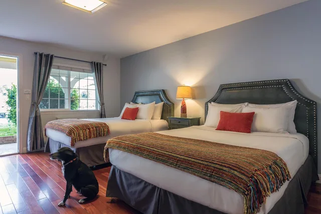 غرفة بسريرين كوين بإطلالة على الجبل، The Lodge At Blue Lakes 1/1