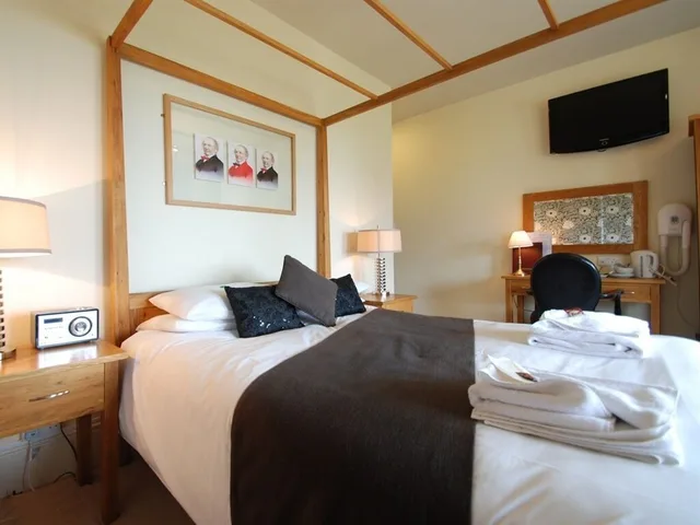Luxury, King Bed, Sea Front, Sea View، The Gladstone 3/3