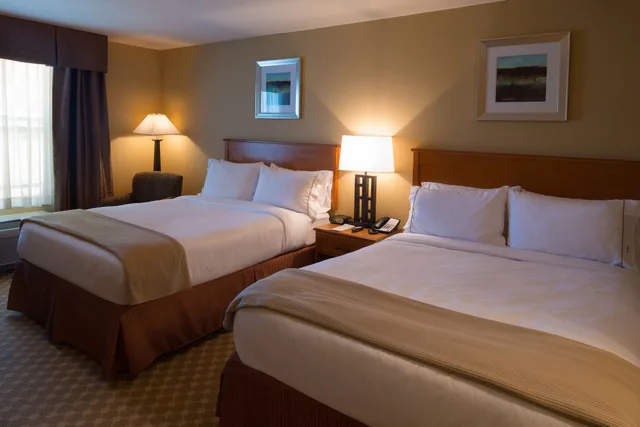 جناح بسرير كينج وسريرين منفصلين، Holiday Inn Express Suites Chicago West Roselle 1/6