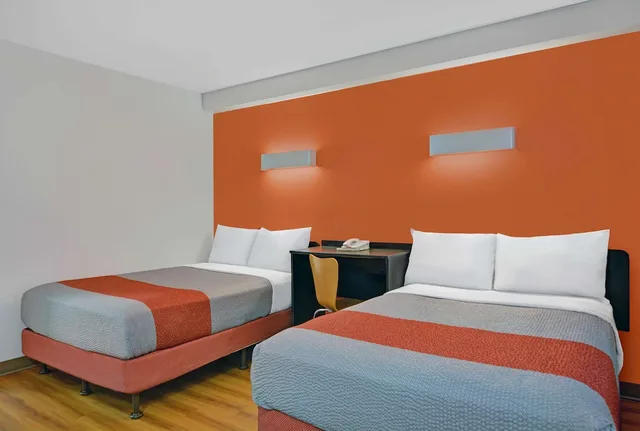 Premium, 2 Queen Beds, Motel6 Cutler Bay, FL - Miami 5/10