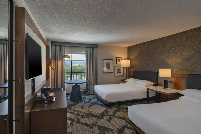 Guest Room, Deluxe, 2 Queen Beds, High Floor, Sheraton Albuquerque Airport Hotel 2/4