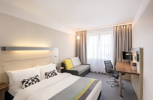 غرفة قياسية بسرير كوين مع أريكة في طابق منخفض، HOLIDAY INN EXPRESS SINGEN 1/4