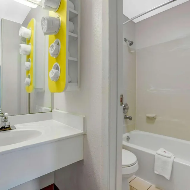 غرفة رباعية للمدخنين، Motel6 Raleigh, NC - North 10/10