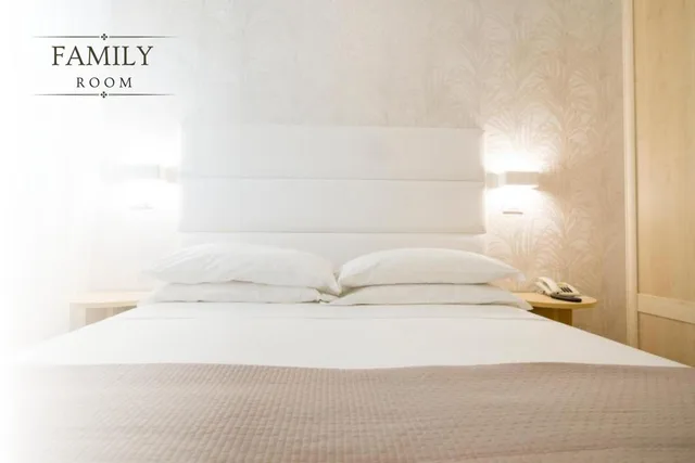 غرفة عائلية بشرفة، Hotel Constellation 7/8