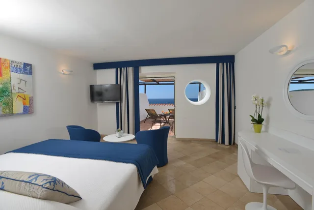 غرفة ديلوكس بسرير مزدوج بإطلالة على البحر، El Faro Hotel 6/10