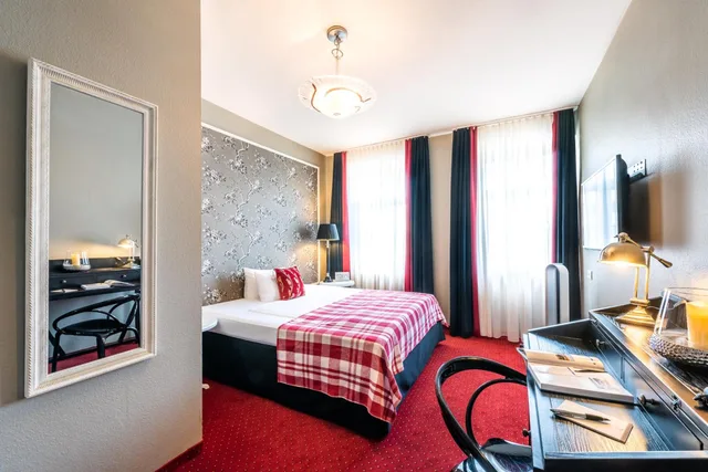 Standard, King Bed, Hotel Wurzburger Hof 5/9