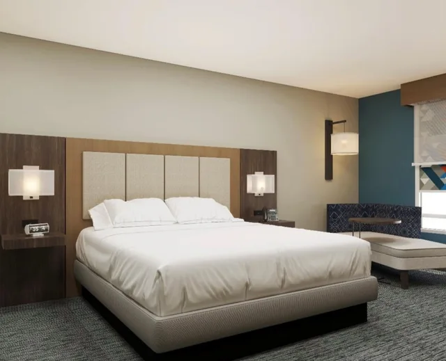 Standard, King Bed, Accessible, Holiday Inn Express Redding North by IHG 2/4