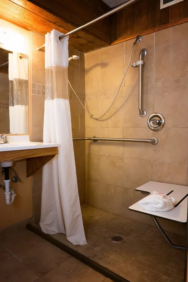 غرفة بسرير كوين لذوي الإعاقة، Days Inn by Wyndham West Allis/Milwaukee 5/6