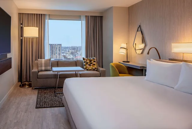 غرفة بسرير كينج مع أريكة، Hyatt Regency Portland At The Oregon Convention Center 1/4