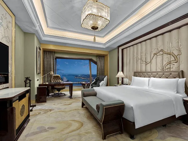 غرفة تنفيذية بسرير كينج وسرير كوين بإطلالة على البحيرة، Wanda Reign Wuhan 2/2