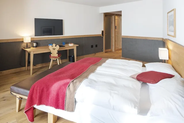 غرفة سوبيريور بسرير مزدوج بإطلالة على البحيرة، Frutt Resort 3/4