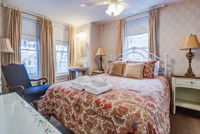 غرفة بسرير كوين، The Lillagaard Bed and Breakfast 1/1
