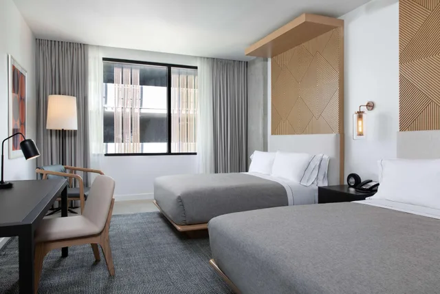 غرفة بريميوم بسريرين كوين بشرفة، Canopy By Hilton Austin Downtown 2/4
