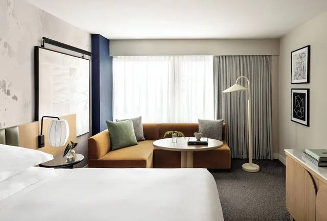 Essential, King Bed, Accessible، Hotel Kimpton Hotel Theta 1/5