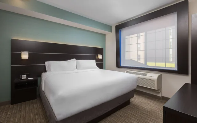 غرفة بسرير كينج، Holiday Inn Express Hotel And Suites Eugene Downtown University 1/3