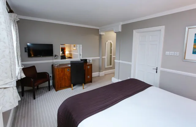 غرفة سوبيريور بسرير كينج، Hatton Court Hotel 4/5