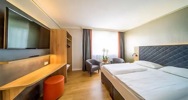 Comfort, Double Bed, PLAZA INN Rieker Stuttgart Hauptbahnhof 1/7