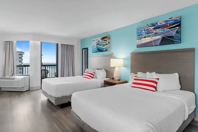 Efficiency, Pinnacle, Deluxe, 2 Queen Beds, Ocean View, Compass Cove Resort 1/3